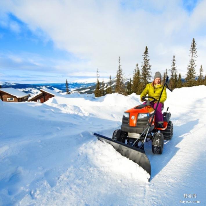 北京洁娃带剪草功能除雪车,一小时一万多平米清雪效率