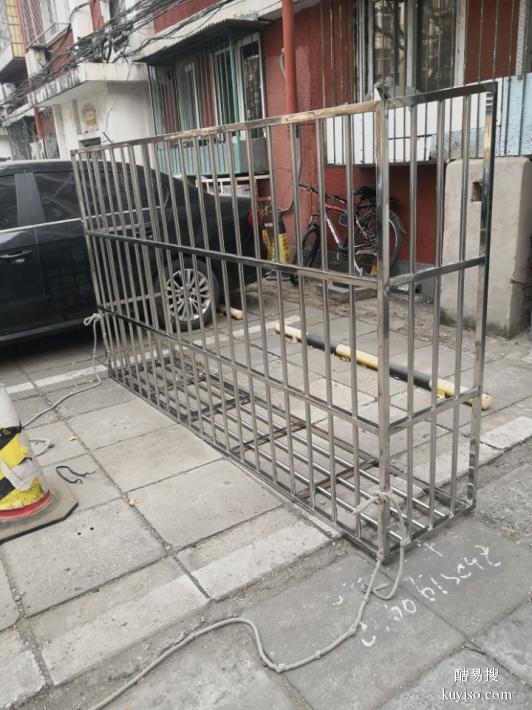北京顺义石园小区定做防盗门安装窗户护栏小区防护网