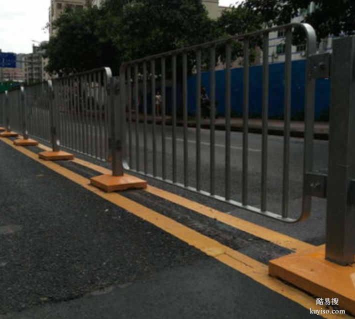 深圳源头厂家深标护栏供应路中护栏怎么选择