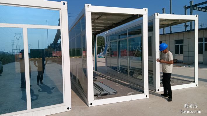 项目部临建驻地安装玻璃幕墙打包箱房