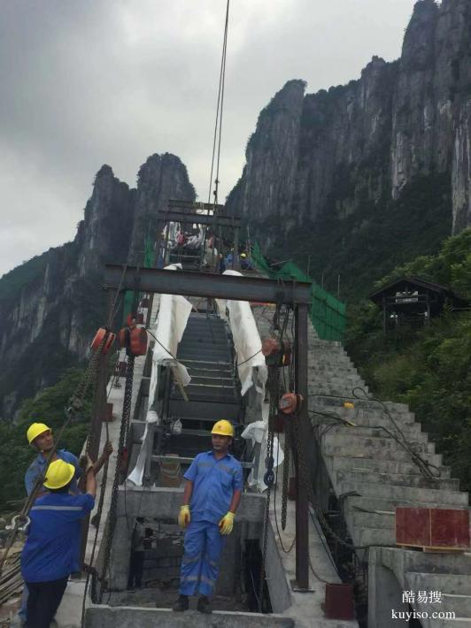 重慶扶梯吊裝公司，重慶設備高層吊裝，重慶搬運，重慶吊裝公司