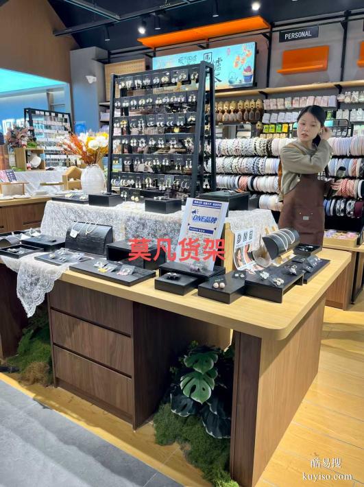 新店全屋整裝規(guī)劃莫凡量身打造貨架尺寸扎實格調(diào)十足